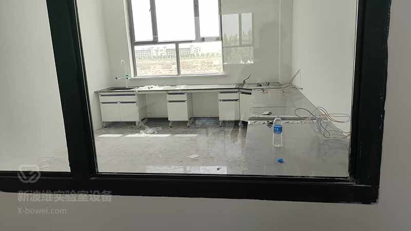 新疆喀什试验钢木工作台