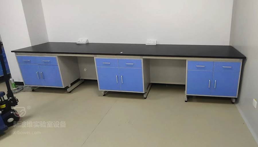 北京通州电子科技公司实验室工作台安装现场