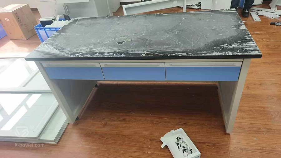 四川自贡水质公司实验台安装完工